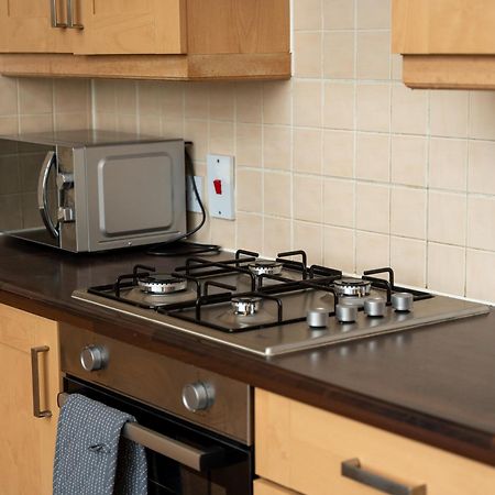 Luxury 2 Bed Apartment - Near Heathrow, Legoland, Windsor Slough Exterior photo
