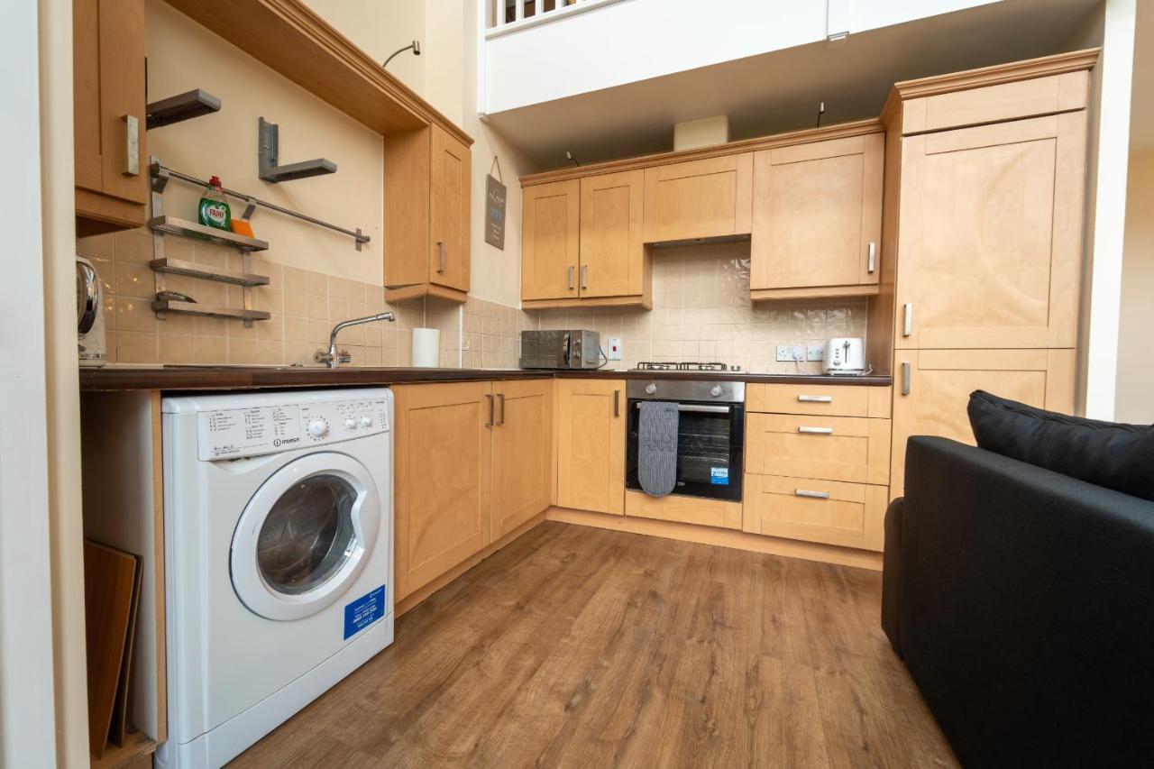 Luxury 2 Bed Apartment - Near Heathrow, Legoland, Windsor Slough Exterior photo