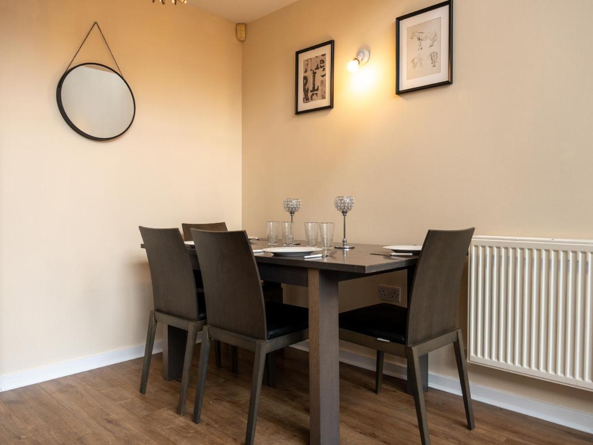 Luxury 2 Bed Apartment - Near Heathrow, Legoland, Windsor Slough Exterior photo