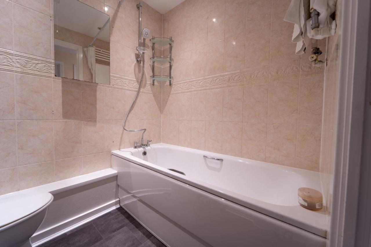 Luxury 2 Bed Apartment - Near Heathrow, Legoland, Windsor Slough Exterior photo