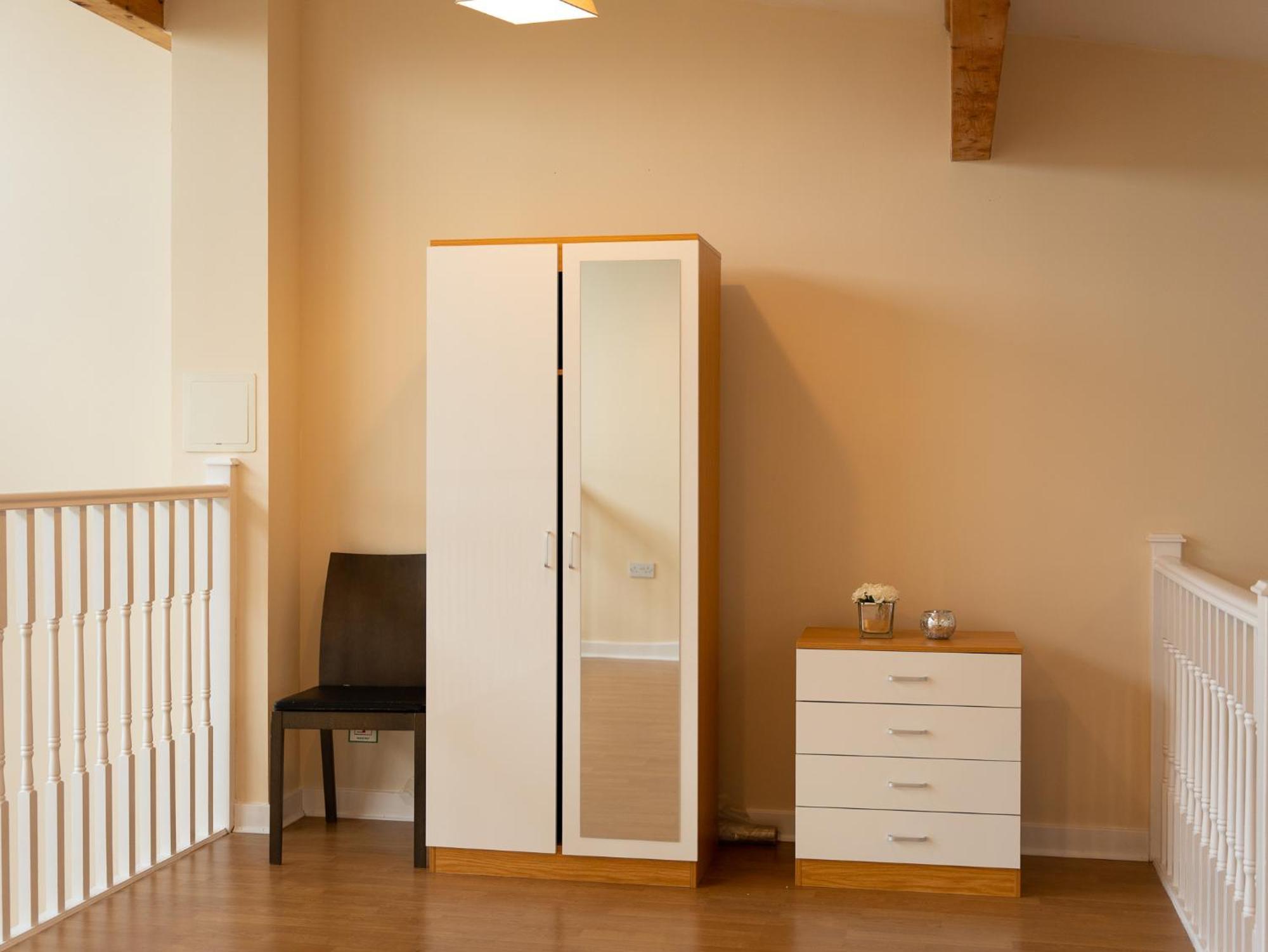 Luxury 2 Bed Apartment - Near Heathrow, Legoland, Windsor Slough Exterior photo