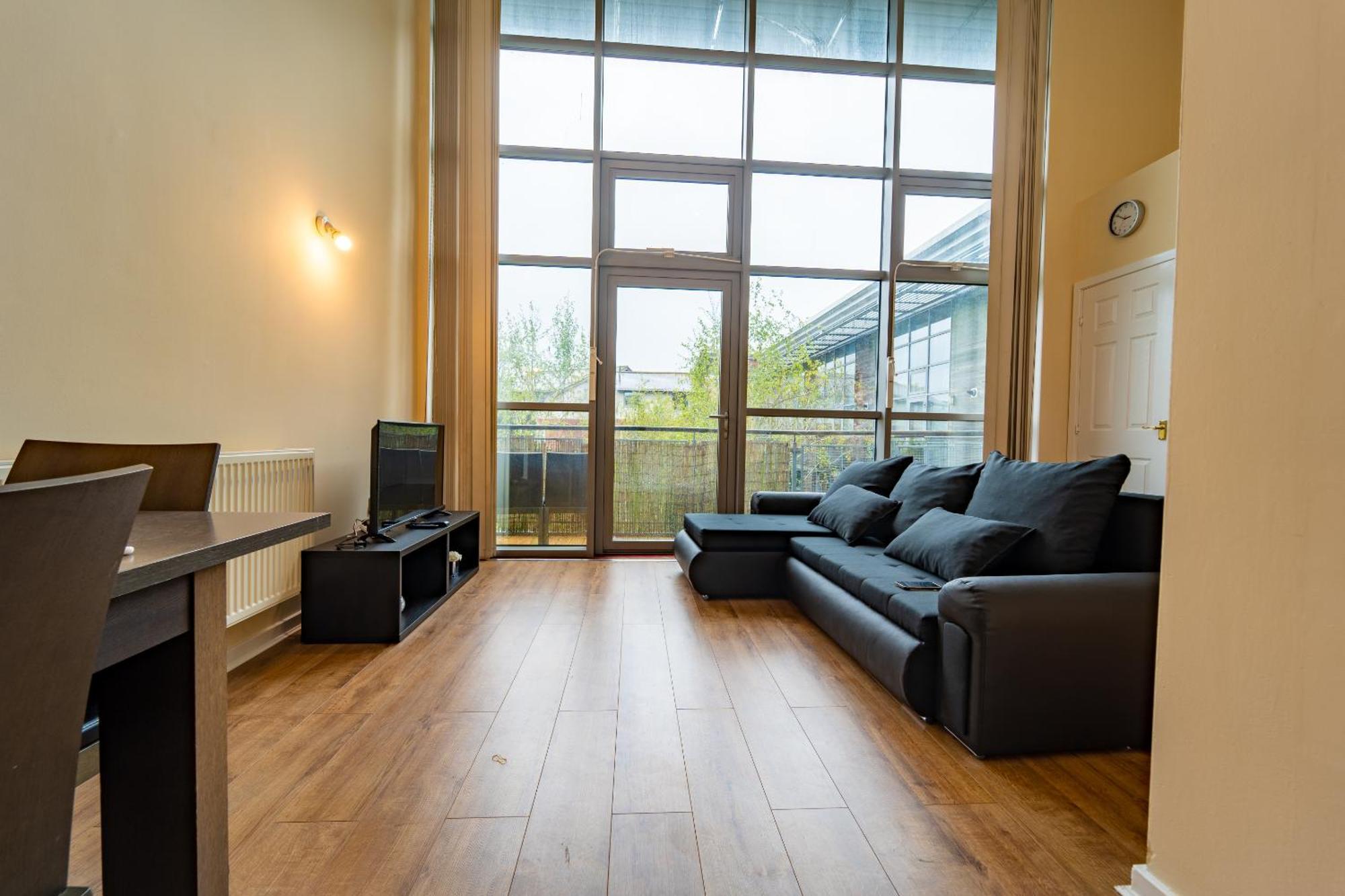Luxury 2 Bed Apartment - Near Heathrow, Legoland, Windsor Slough Exterior photo