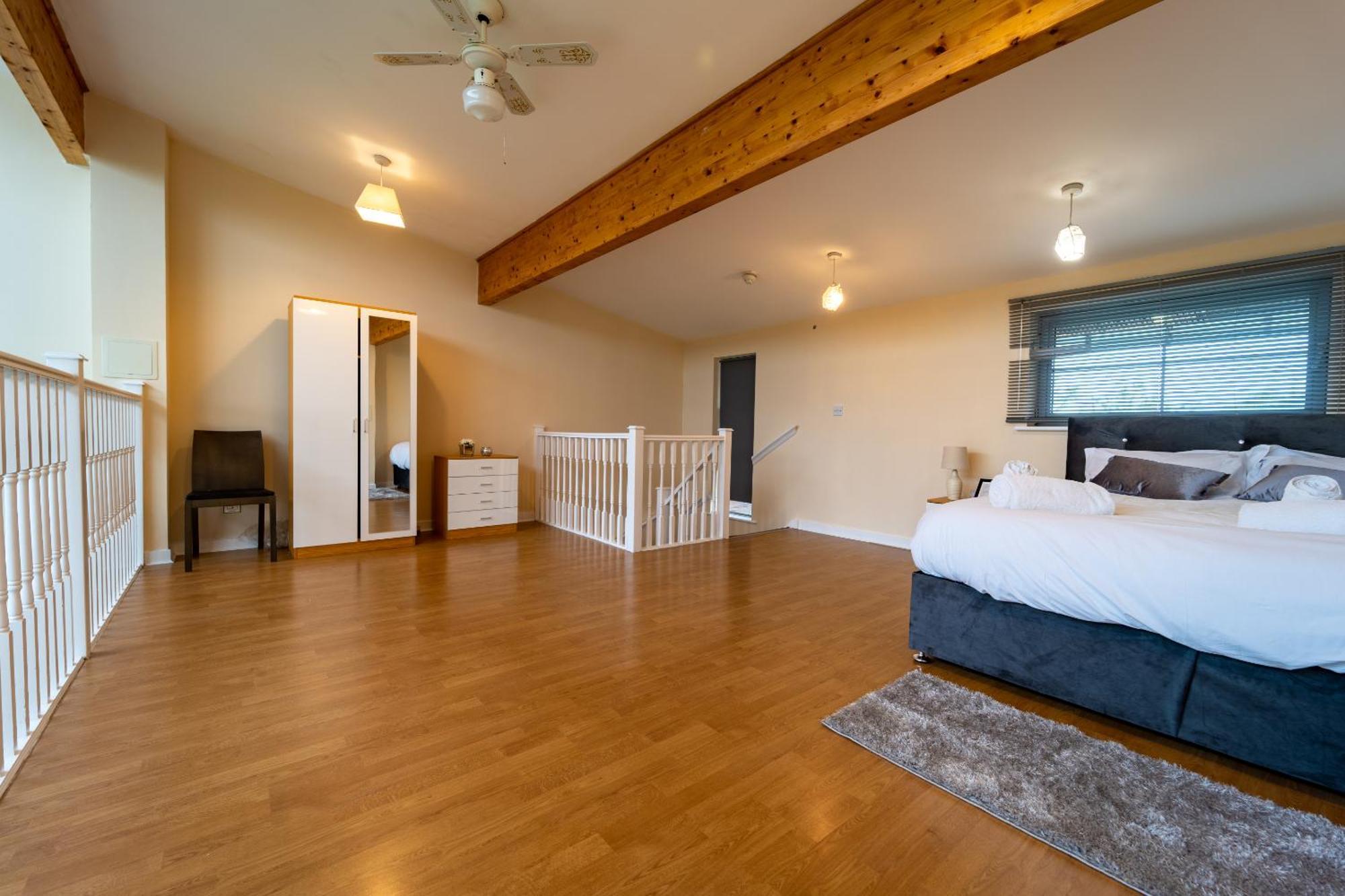 Luxury 2 Bed Apartment - Near Heathrow, Legoland, Windsor Slough Exterior photo