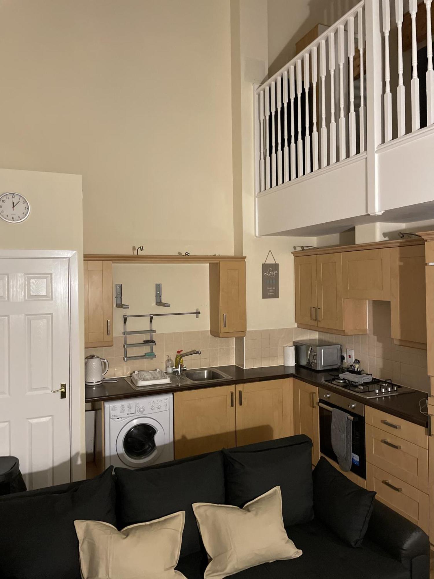 Luxury 2 Bed Apartment - Near Heathrow, Legoland, Windsor Slough Exterior photo