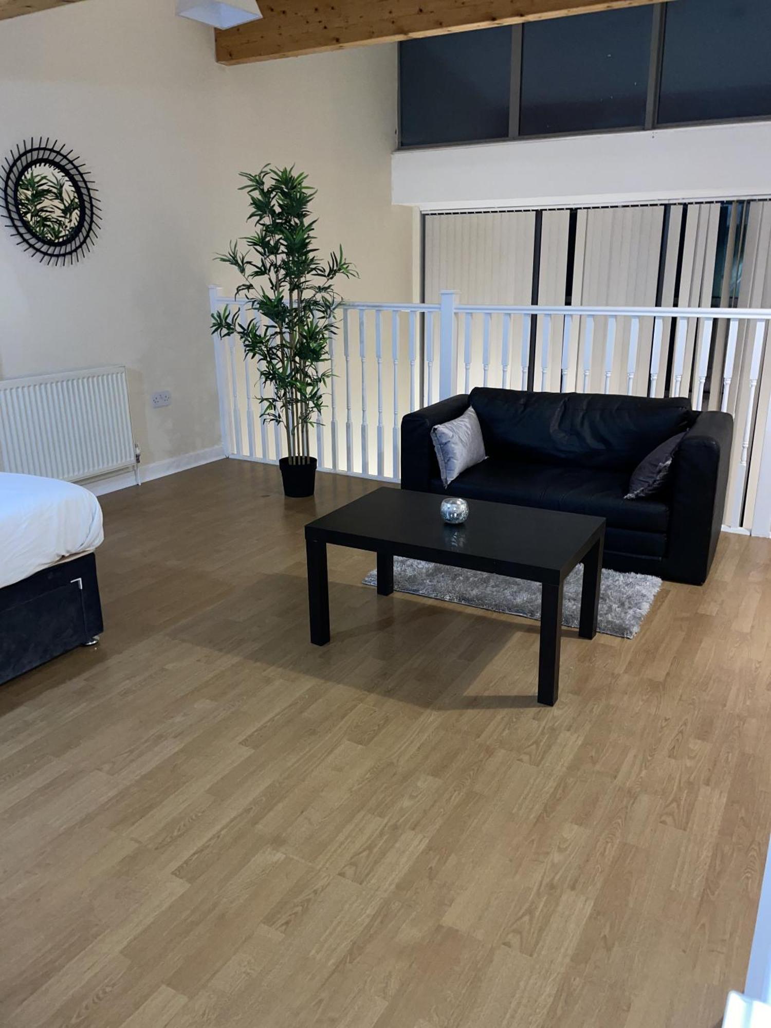 Luxury 2 Bed Apartment - Near Heathrow, Legoland, Windsor Slough Exterior photo